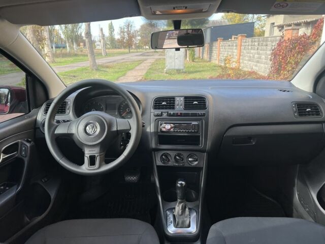 Красный Фольксваген Поло, объемом двигателя 1.6 л и пробегом 210 тыс. км за 7500 $, фото 15 на Automoto.ua