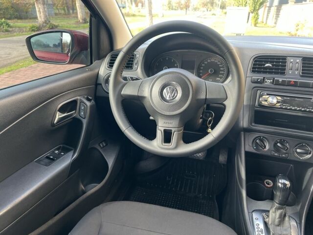 Красный Фольксваген Поло, объемом двигателя 1.6 л и пробегом 210 тыс. км за 7500 $, фото 17 на Automoto.ua