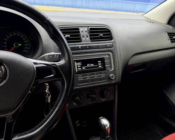 Червоний Фольксваген Поло, об'ємом двигуна 1.6 л та пробігом 199 тис. км за 9300 $, фото 4 на Automoto.ua