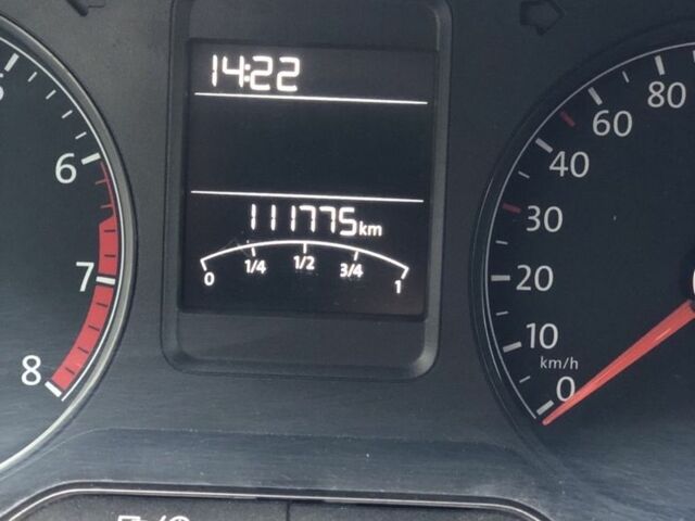 Красный Фольксваген Поло, объемом двигателя 1.4 л и пробегом 111 тыс. км за 9500 $, фото 4 на Automoto.ua