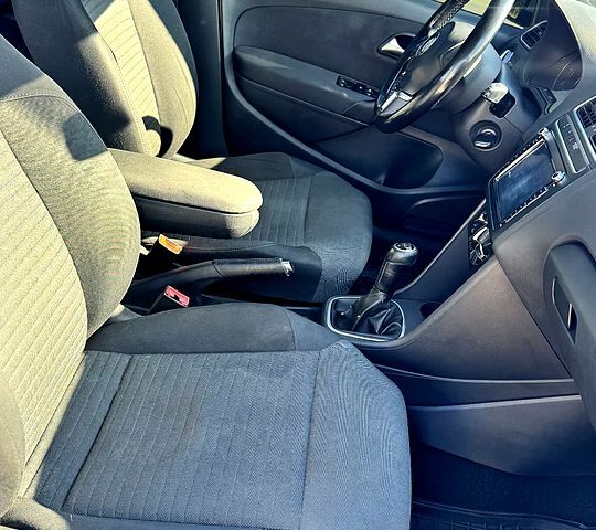 Фольксваген Поло, об'ємом двигуна 1.6 л та пробігом 303 тис. км за 7200 $, фото 9 на Automoto.ua