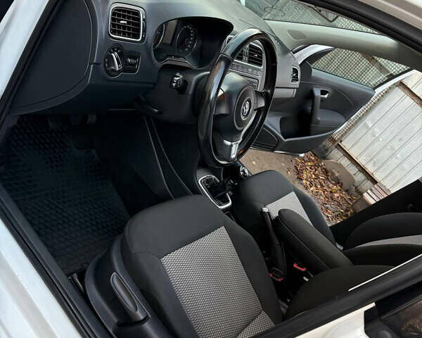 Фольксваген Поло, объемом двигателя 1.2 л и пробегом 245 тыс. км за 6500 $, фото 26 на Automoto.ua