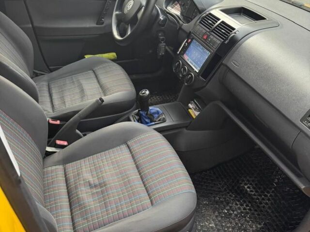 Жовтий Фольксваген Поло, об'ємом двигуна 1.4 л та пробігом 150 тис. км за 4000 $, фото 7 на Automoto.ua