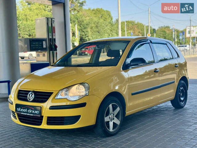 Жовтий Фольксваген Поло, об'ємом двигуна 1.39 л та пробігом 153 тис. км за 4999 $, фото 2 на Automoto.ua
