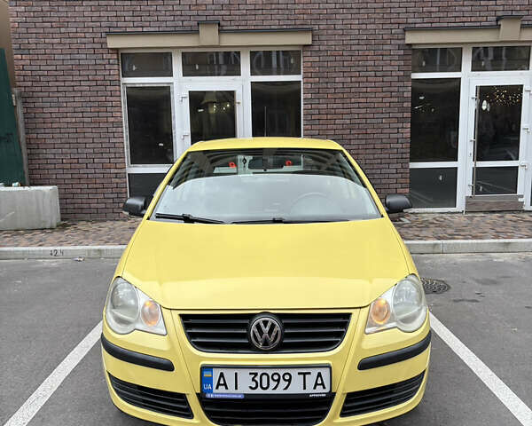 Желтый Фольксваген Поло, объемом двигателя 1.39 л и пробегом 239 тыс. км за 5000 $, фото 2 на Automoto.ua