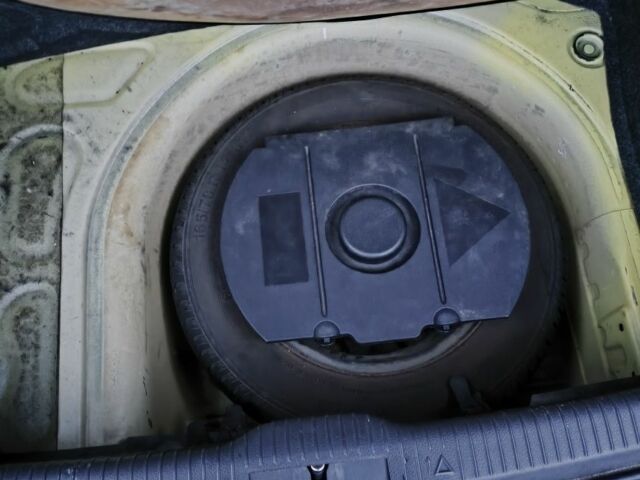 Желтый Фольксваген Поло, объемом двигателя 1.4 л и пробегом 123 тыс. км за 5300 $, фото 21 на Automoto.ua