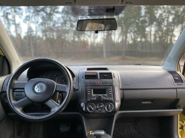 Желтый Фольксваген Поло, объемом двигателя 1.4 л и пробегом 240 тыс. км за 5500 $, фото 5 на Automoto.ua