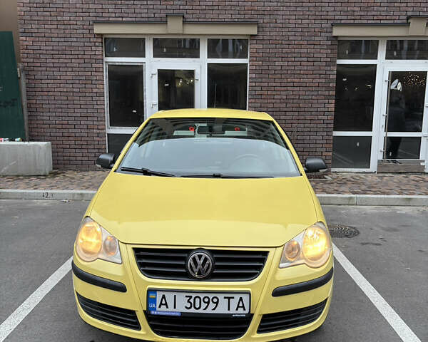 Желтый Фольксваген Поло, объемом двигателя 1.39 л и пробегом 239 тыс. км за 5000 $, фото 3 на Automoto.ua