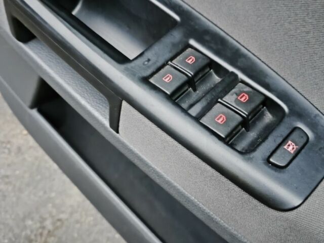 Желтый Фольксваген Поло, объемом двигателя 1.4 л и пробегом 123 тыс. км за 5300 $, фото 19 на Automoto.ua