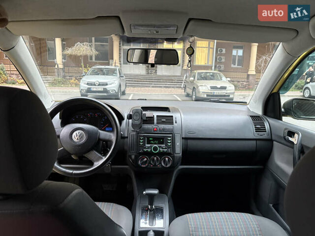 Желтый Фольксваген Поло, объемом двигателя 1.39 л и пробегом 239 тыс. км за 5000 $, фото 20 на Automoto.ua