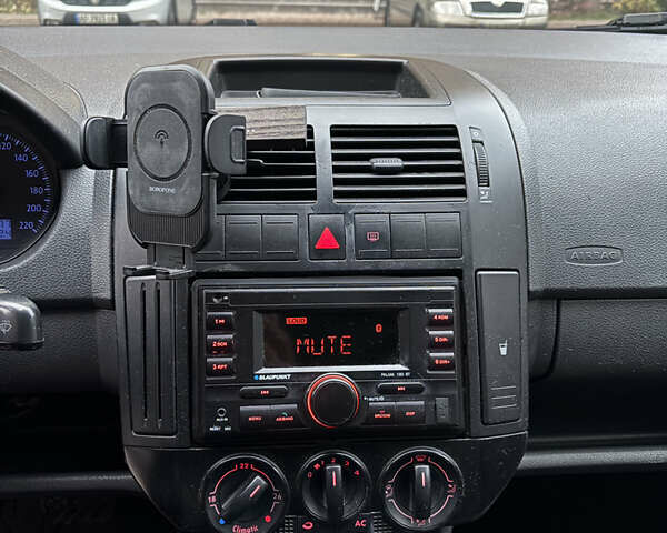 Желтый Фольксваген Поло, объемом двигателя 1.39 л и пробегом 239 тыс. км за 5000 $, фото 15 на Automoto.ua