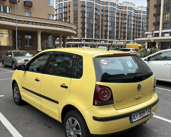 Желтый Фольксваген Поло, объемом двигателя 1.39 л и пробегом 239 тыс. км за 5000 $, фото 5 на Automoto.ua