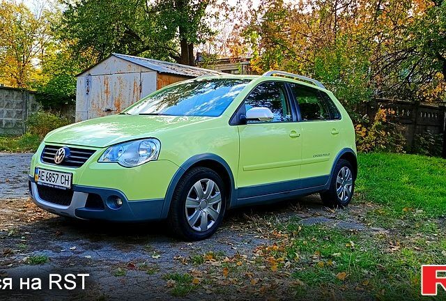 Желтый Фольксваген Поло, объемом двигателя 1.4 л и пробегом 89 тыс. км за 5999 $, фото 1 на Automoto.ua