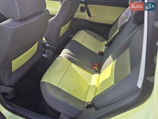 Желтый Фольксваген Поло, объемом двигателя 1.6 л и пробегом 124 тыс. км за 2990 $, фото 24 на Automoto.ua