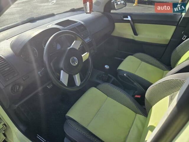 Желтый Фольксваген Поло, объемом двигателя 1.6 л и пробегом 124 тыс. км за 2990 $, фото 21 на Automoto.ua