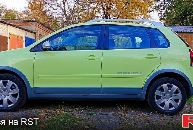 Желтый Фольксваген Поло, объемом двигателя 1.4 л и пробегом 89 тыс. км за 5999 $, фото 2 на Automoto.ua