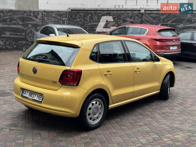Желтый Фольксваген Поло, объемом двигателя 1.2 л и пробегом 204 тыс. км за 6000 $, фото 4 на Automoto.ua