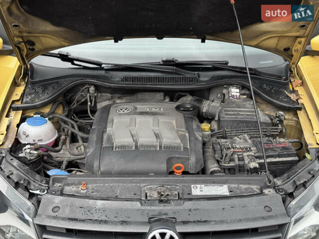 Желтый Фольксваген Поло, объемом двигателя 1.2 л и пробегом 204 тыс. км за 6000 $, фото 24 на Automoto.ua