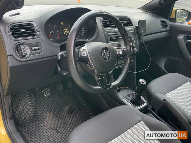 Желтый Фольксваген Поло, объемом двигателя 1.2 л и пробегом 190 тыс. км за 7400 $, фото 5 на Automoto.ua