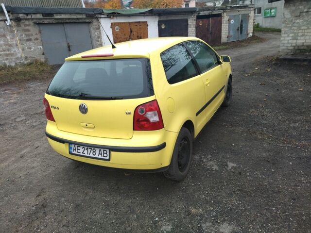Желтый Фольксваген Поло, объемом двигателя 1.2 л и пробегом 230 тыс. км за 2500 $, фото 3 на Automoto.ua