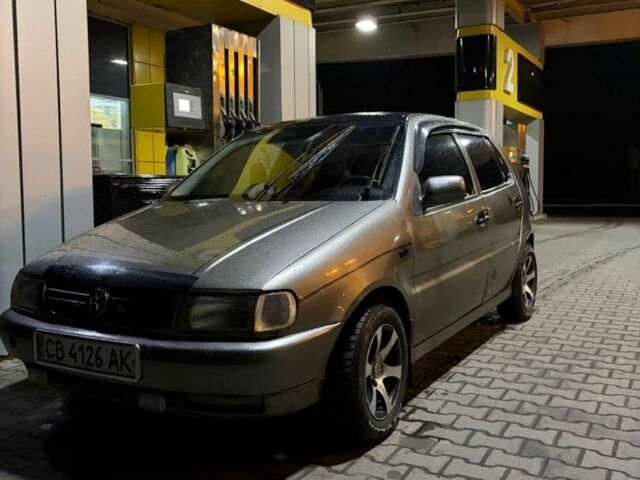 Серый Фольксваген Поло, объемом двигателя 1.4 л и пробегом 250 тыс. км за 2000 $, фото 2 на Automoto.ua