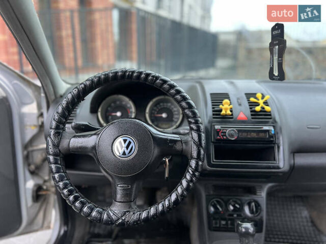 Сірий Фольксваген Поло, об'ємом двигуна 1.4 л та пробігом 380 тис. км за 1950 $, фото 19 на Automoto.ua