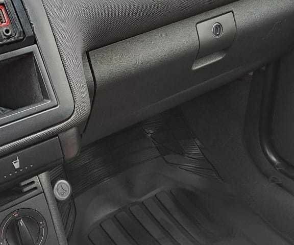 Серый Фольксваген Поло, объемом двигателя 1.4 л и пробегом 202 тыс. км за 4000 $, фото 7 на Automoto.ua