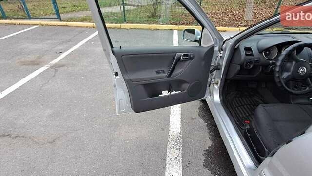 Серый Фольксваген Поло, объемом двигателя 1.4 л и пробегом 202 тыс. км за 4000 $, фото 5 на Automoto.ua