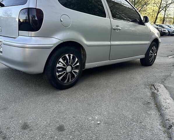 Серый Фольксваген Поло, объемом двигателя 1.39 л и пробегом 230 тыс. км за 3000 $, фото 3 на Automoto.ua