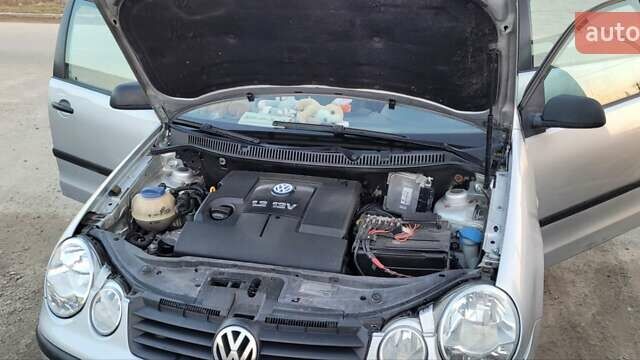 Сірий Фольксваген Поло, об'ємом двигуна 1.2 л та пробігом 178 тис. км за 3400 $, фото 31 на Automoto.ua