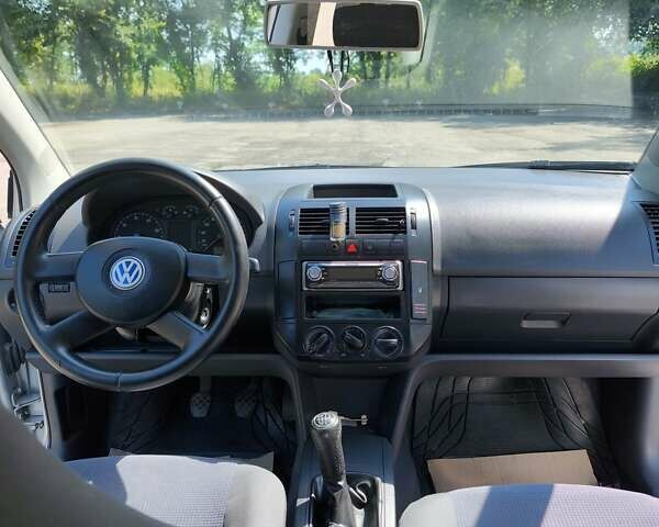 Серый Фольксваген Поло, объемом двигателя 1.4 л и пробегом 151 тыс. км за 4300 $, фото 5 на Automoto.ua