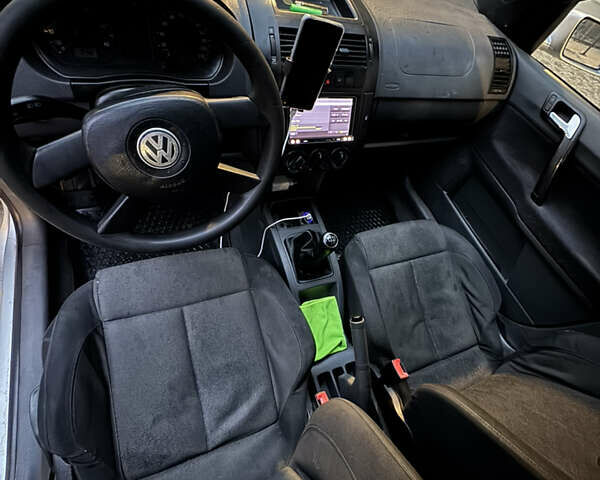 Серый Фольксваген Поло, объемом двигателя 1.2 л и пробегом 260 тыс. км за 3800 $, фото 6 на Automoto.ua