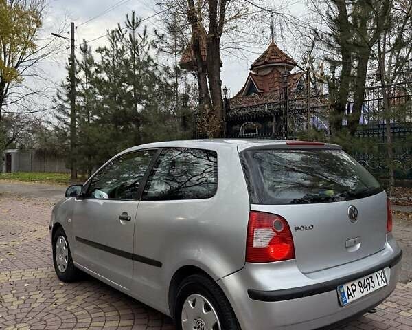 Серый Фольксваген Поло, объемом двигателя 1.2 л и пробегом 220 тыс. км за 2999 $, фото 4 на Automoto.ua