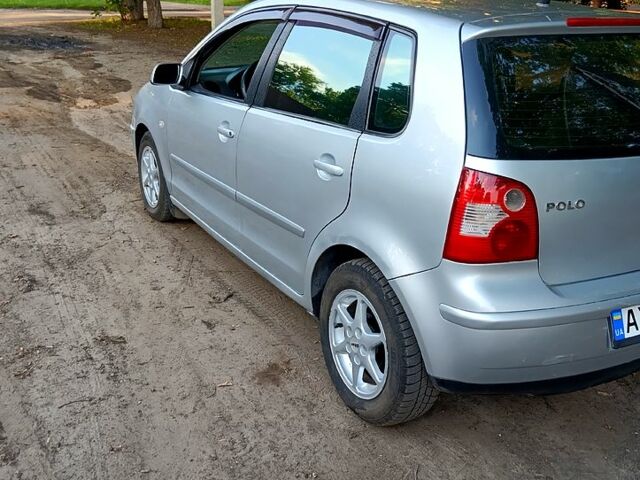 Серый Фольксваген Поло, объемом двигателя 1.4 л и пробегом 200 тыс. км за 3150 $, фото 2 на Automoto.ua