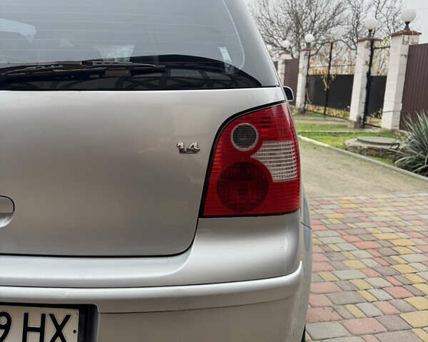 Серый Фольксваген Поло, объемом двигателя 1.39 л и пробегом 205 тыс. км за 3300 $, фото 4 на Automoto.ua