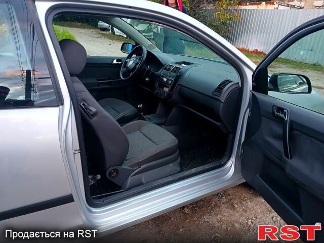 Серый Фольксваген Поло, объемом двигателя 1.2 л и пробегом 220 тыс. км за 3000 $, фото 5 на Automoto.ua