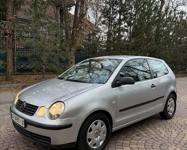 Серый Фольксваген Поло, объемом двигателя 1.2 л и пробегом 220 тыс. км за 2999 $, фото 1 на Automoto.ua