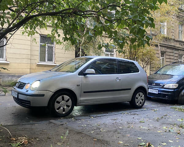 Серый Фольксваген Поло, объемом двигателя 1.39 л и пробегом 256 тыс. км за 2750 $, фото 3 на Automoto.ua