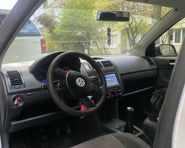 Серый Фольксваген Поло, объемом двигателя 1.39 л и пробегом 256 тыс. км за 2750 $, фото 4 на Automoto.ua