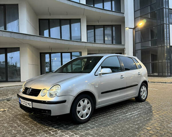 Серый Фольксваген Поло, объемом двигателя 1.2 л и пробегом 260 тыс. км за 3800 $, фото 1 на Automoto.ua