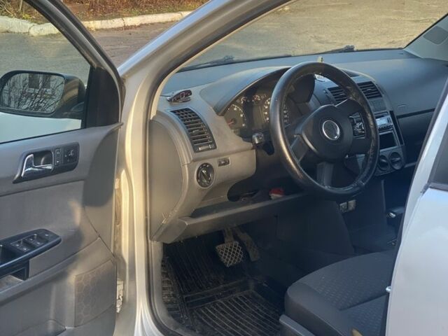 Сірий Фольксваген Поло, об'ємом двигуна 1.4 л та пробігом 196 тис. км за 3500 $, фото 4 на Automoto.ua