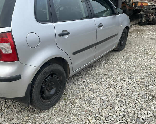 Серый Фольксваген Поло, объемом двигателя 1.4 л и пробегом 255 тыс. км за 3000 $, фото 1 на Automoto.ua