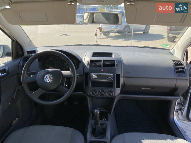 Серый Фольксваген Поло, объемом двигателя 1.2 л и пробегом 217 тыс. км за 2999 $, фото 16 на Automoto.ua