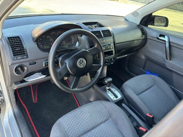 Серый Фольксваген Поло, объемом двигателя 1.4 л и пробегом 203 тыс. км за 4300 $, фото 6 на Automoto.ua