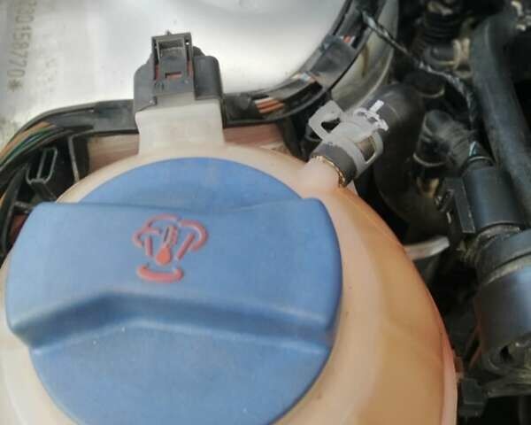 Серый Фольксваген Поло, объемом двигателя 1.39 л и пробегом 140 тыс. км за 4200 $, фото 19 на Automoto.ua