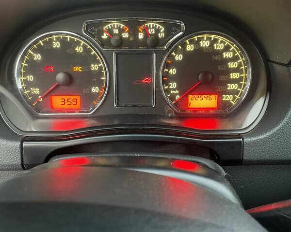 Серый Фольксваген Поло, объемом двигателя 1.4 л и пробегом 255 тыс. км за 3000 $, фото 4 на Automoto.ua