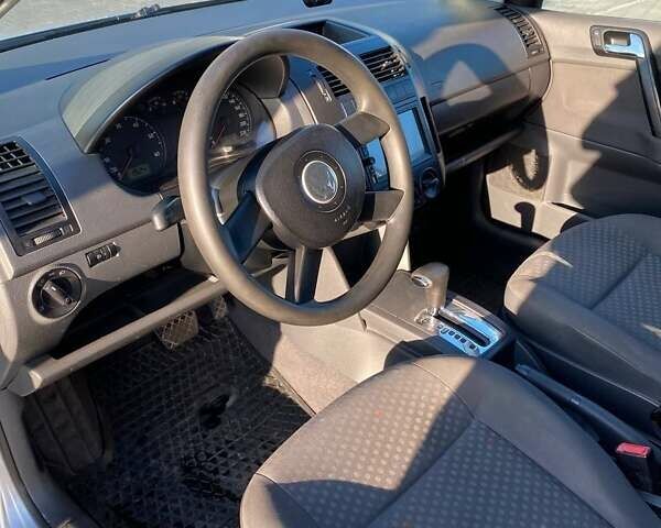 Серый Фольксваген Поло, объемом двигателя 1.4 л и пробегом 267 тыс. км за 3750 $, фото 1 на Automoto.ua