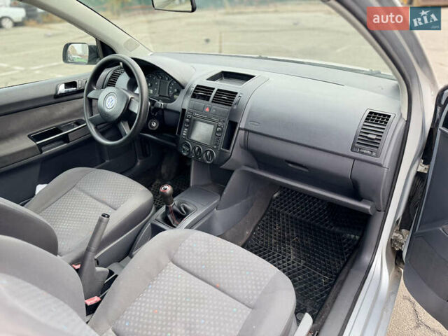 Серый Фольксваген Поло, объемом двигателя 1.2 л и пробегом 217 тыс. км за 2300 $, фото 10 на Automoto.ua