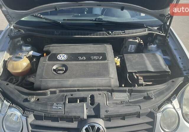 Серый Фольксваген Поло, объемом двигателя 1.4 л и пробегом 219 тыс. км за 4200 $, фото 43 на Automoto.ua