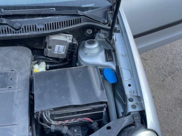 Серый Фольксваген Поло, объемом двигателя 1.4 л и пробегом 320 тыс. км за 1999 $, фото 7 на Automoto.ua